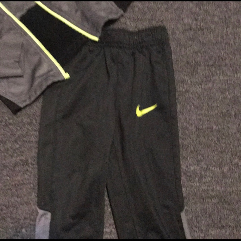 Boy’s Nike Track Suit - Picture 3 of 3